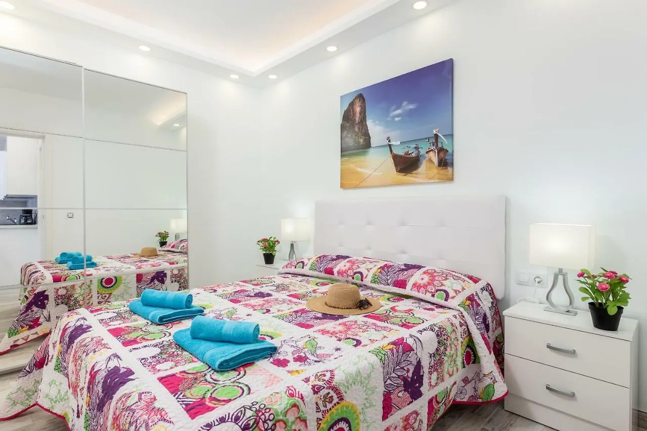 公寓 阿德耶C104A Brand New, Big Terrace, Pool!公寓